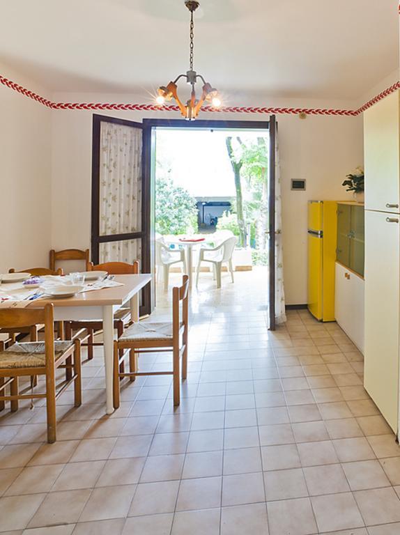 Residence Cinzia Pool Bibione Bagian luar foto
