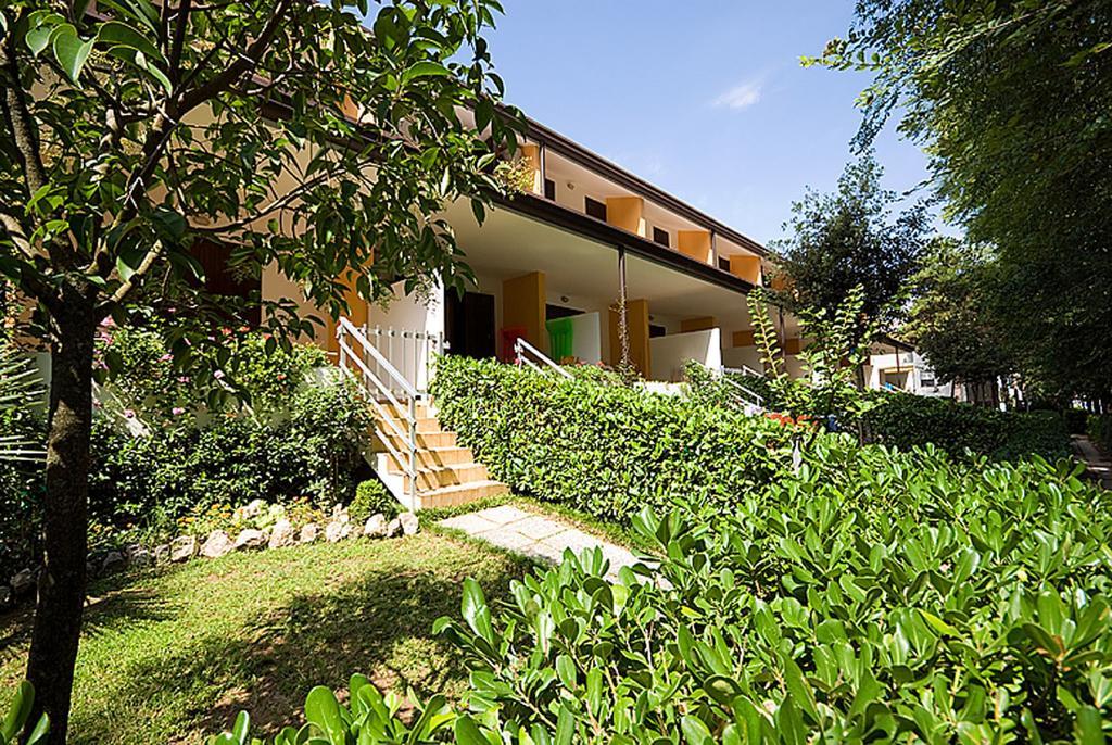 Residence Cinzia Pool Bibione Bagian luar foto
