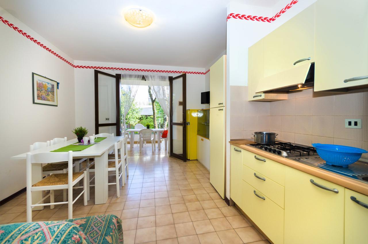 Residence Cinzia Pool Bibione Bagian luar foto